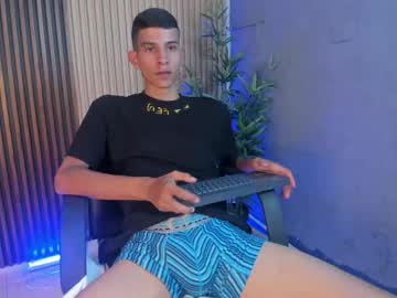 See Aaron_whitee online Now @ nsfw.pw