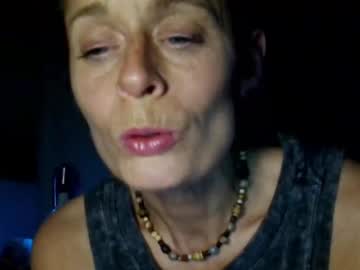 See Blueeyedlie online Now @ nsfw.pw