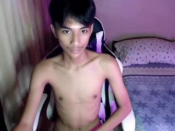 See Fineboii_rey18 online Now @ nsfw.pw