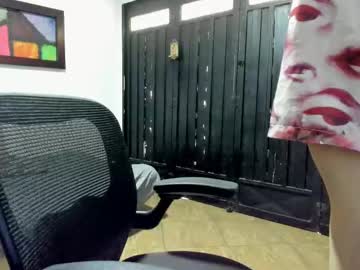 See Golden_ryan online Now @ nsfw.pw