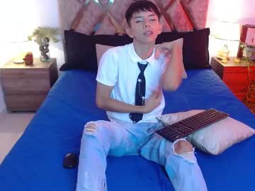 See Hyunjin_sun online Now @ nsfw.pw